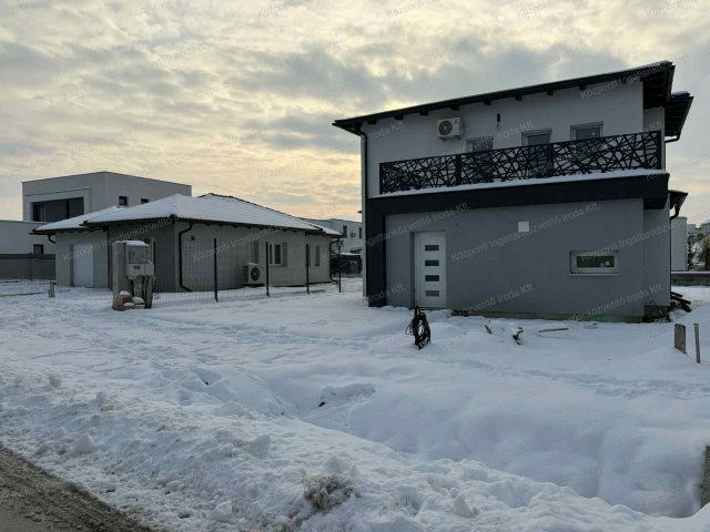 Eladó családi ház, Siófokon 179.9 M Ft, 5 szobás