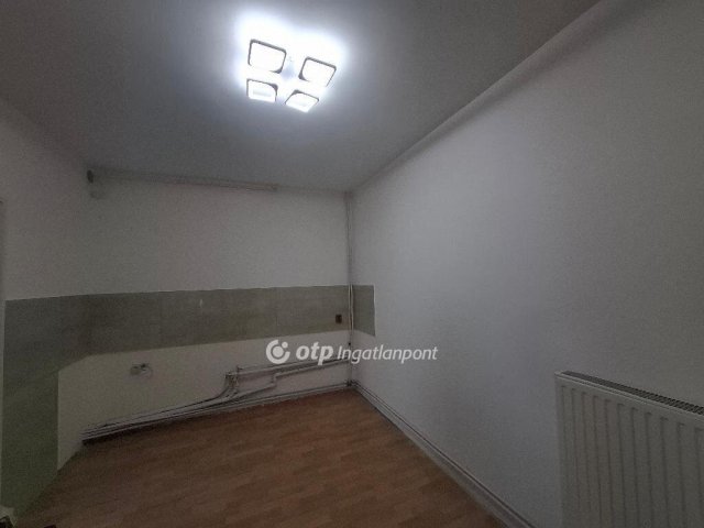 Eladó téglalakás, Egerben 72.5 M Ft, 3 szobás