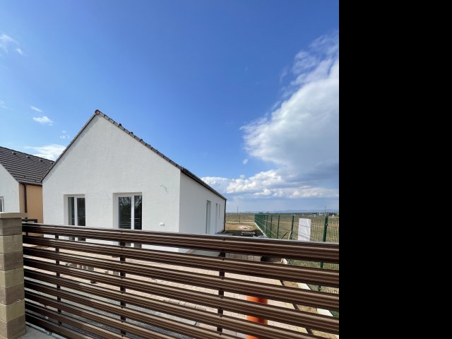 Eladó ikerház, Csörögön 93 M Ft, 4 szobás