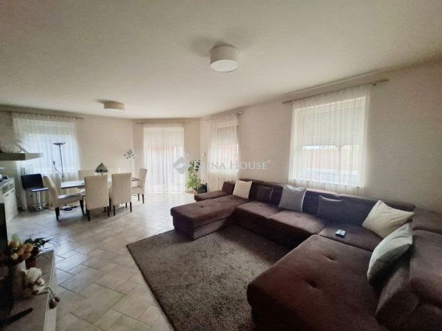 Eladó ikerház, Nagytarcsán 169.9 M Ft, 5 szobás