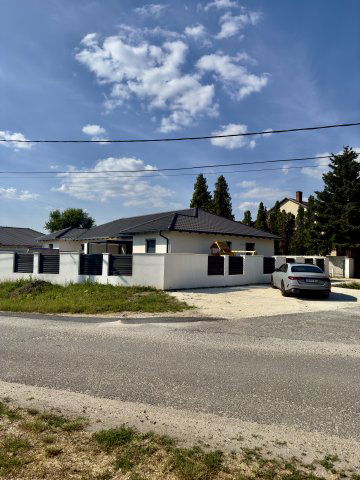 Eladó ikerház, Kiskunlacházán 83 M Ft, 4 szobás