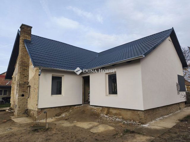 Eladó családi ház, Dombóváron 31.5 M Ft, 4 szobás