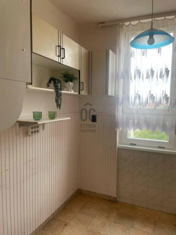 Eladó téglalakás, Veszprémben 39 M Ft, 2 szobás
