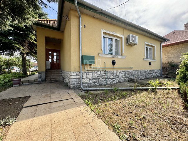 Eladó családi ház, Felcsúton 64.9 M Ft, 3 szobás