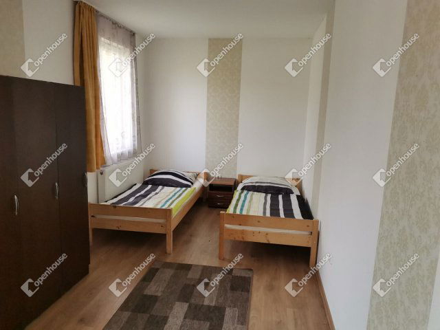 Kiadó téglalakás, albérlet, Tatán 560 E Ft / hó, 5 szobás