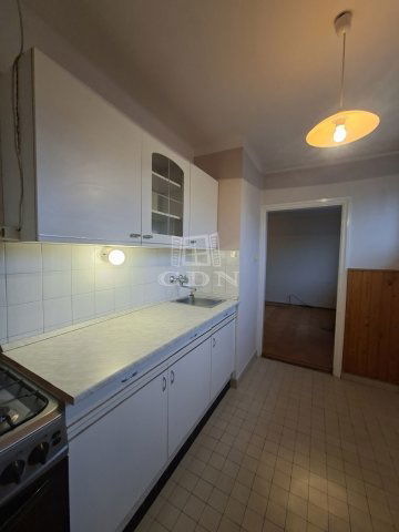 Eladó téglalakás, Veszprémben 54.9 M Ft, 1+2 szobás