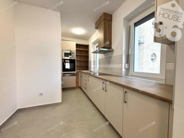 Eladó téglalakás, Kecskeméten 89 M Ft, 5 szobás