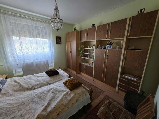 Eladó panellakás, Pécsett, Gyula utcában 43.9 M Ft, 2 szobás