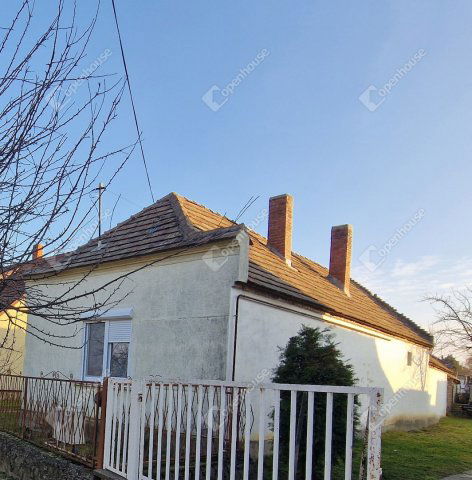 Eladó családi ház, Császáron 29.9 M Ft, 2 szobás