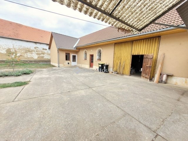 Eladó családi ház, Udvaron 42.5 M Ft, 3 szobás
