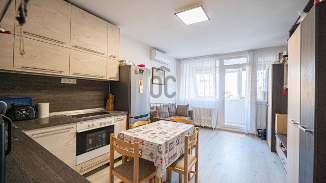 Eladó panellakás, Szekszárdon, Csatári utcában 44 M Ft