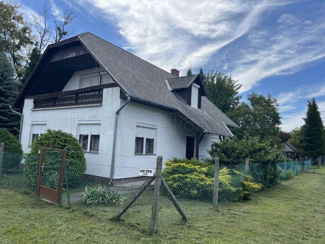 Eladó nyaraló, Balatonfenyvesen 59.99 M Ft, 2 szobás