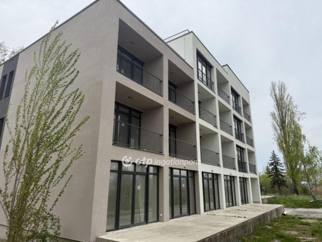 Eladó téglalakás, Balatonberényben 52.9 M Ft, 1 szobás