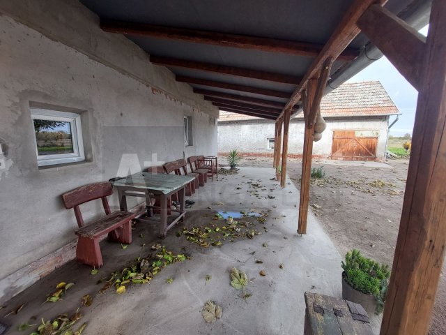 Eladó családi ház, Röszkén 25 M Ft, 2 szobás