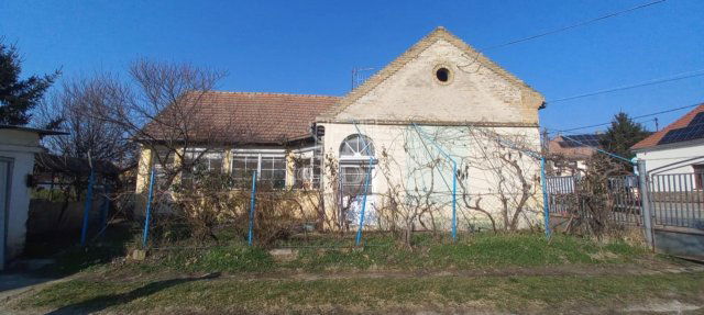Eladó családi ház, Dunafalván 12 M Ft, 3 szobás