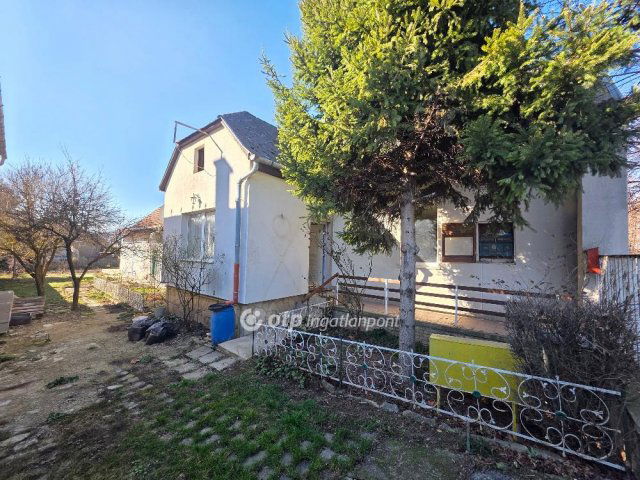 Eladó családi ház, Ürömön 107.9 M Ft, 4 szobás
