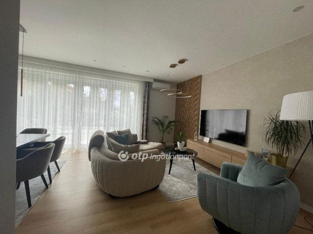 Eladó téglalakás, Pécsett 119 M Ft, 3+1 szobás