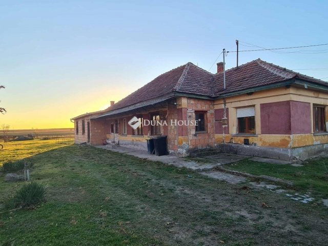 Eladó családi ház, Tápiószentmártonon 13.7 M Ft, 5 szobás