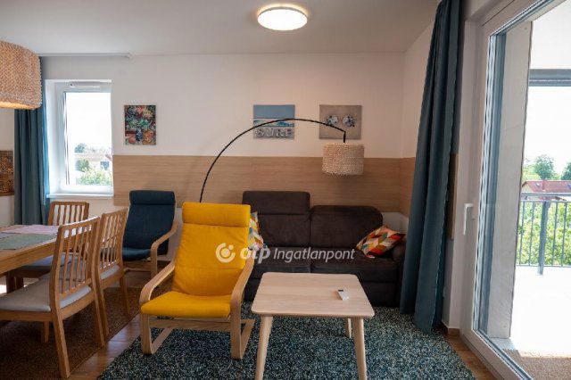 Eladó téglalakás, Balatonkenesén 139.9 M Ft, 3 szobás