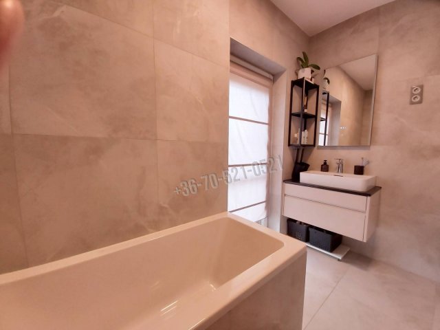 Eladó téglalakás, Pécsett 99.99 M Ft, 4 szobás