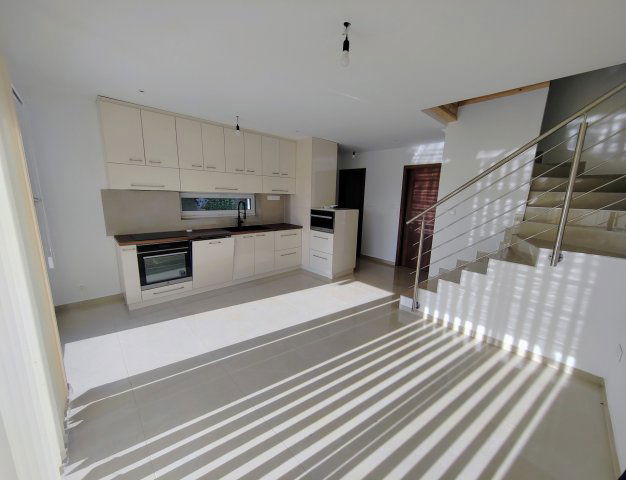 Eladó ikerház, Alsóörsön 105.9 M Ft, 1+3 szobás