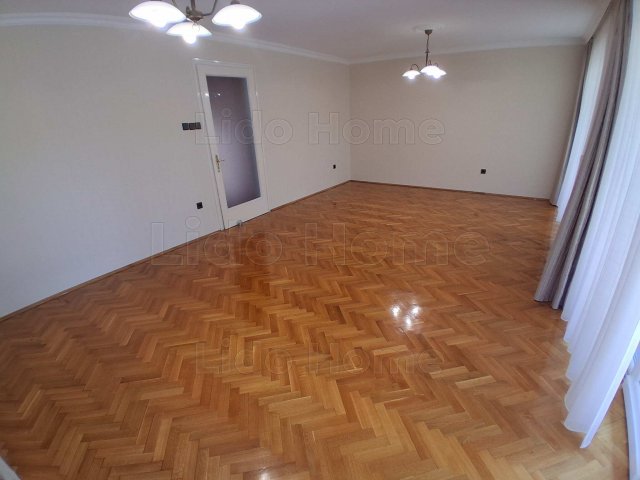 Eladó családi ház, Zamárdiban 129.99 M Ft, 6 szobás