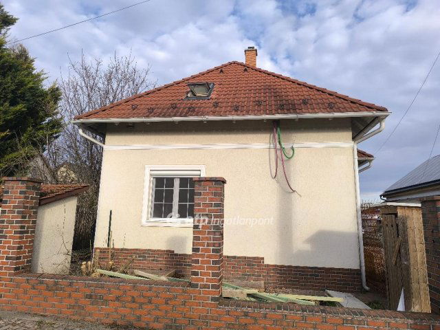 Eladó téglalakás, Százhalombattán 79.9 M Ft, 4 szobás