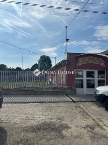 Eladó családi ház, Vecsésen 50 M Ft, 1 szobás