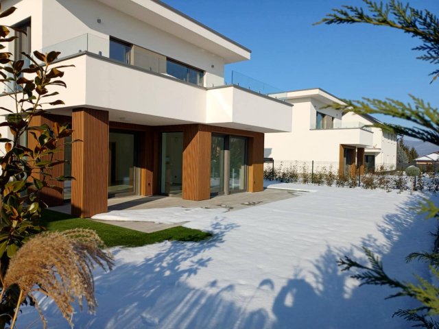 Eladó családi ház, Pilisvörösváron 249.9 M Ft, 5 szobás