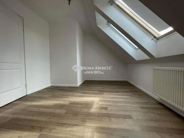 Eladó téglalakás, Szegeden 64 M Ft, 3 szobás