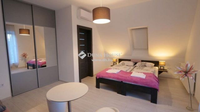 Eladó családi ház, Balatonfüreden 649.9 M Ft, 14+2 szobás