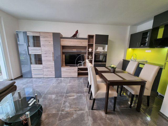 Eladó téglalakás, Szegeden 67.5 M Ft, 2 szobás