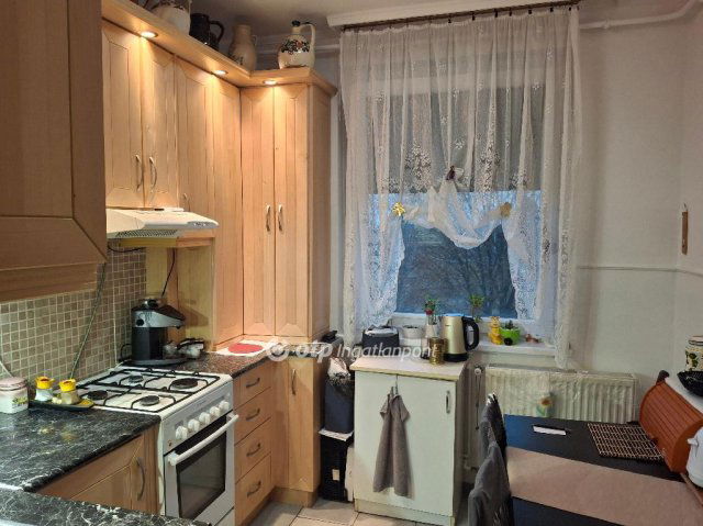 Eladó panellakás, Gyulán 39.5 M Ft, 3 szobás