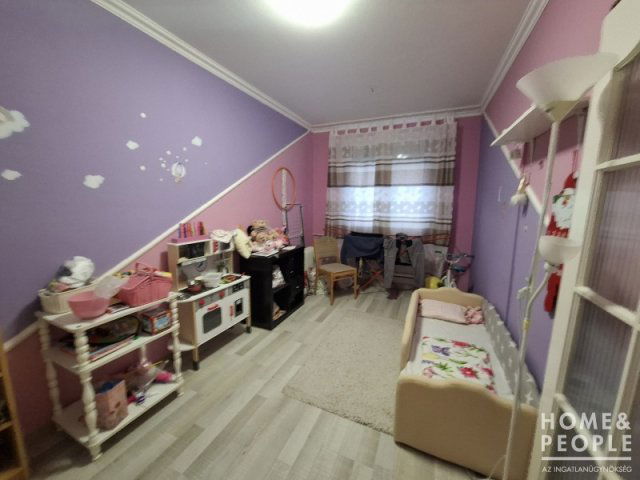 Eladó téglalakás, Szegeden 69 M Ft, 3 szobás