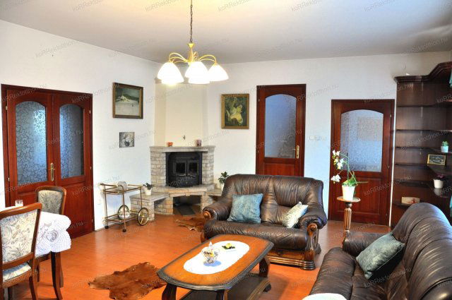 Eladó családi ház, Jászberényben 139.99 M Ft, 5 szobás