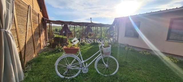 Eladó üzlethelyiség, Teresztenyén 450 M Ft