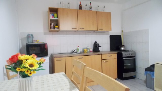 Eladó családi ház, Kiskunfélegyházán 20 M Ft, 2 szobás