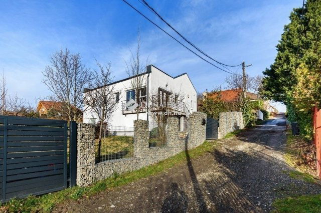 Eladó családi ház, Szentendrén 233 M Ft, 4 szobás