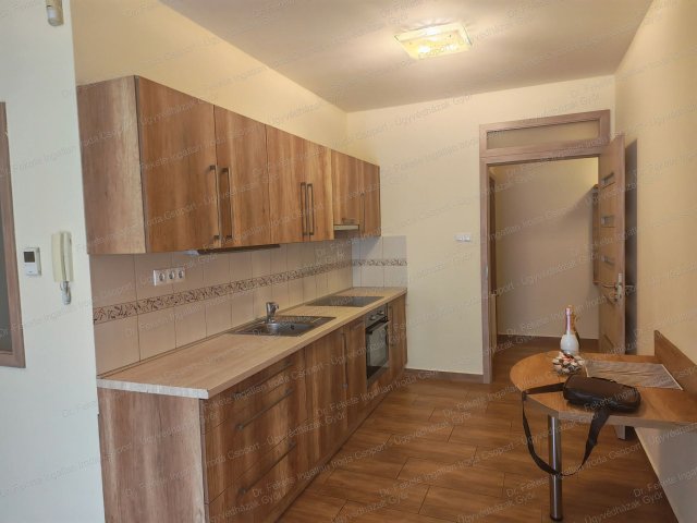 Kiadó téglalakás, albérlet, Győrött 170 E Ft / hó, 1+1 szobás