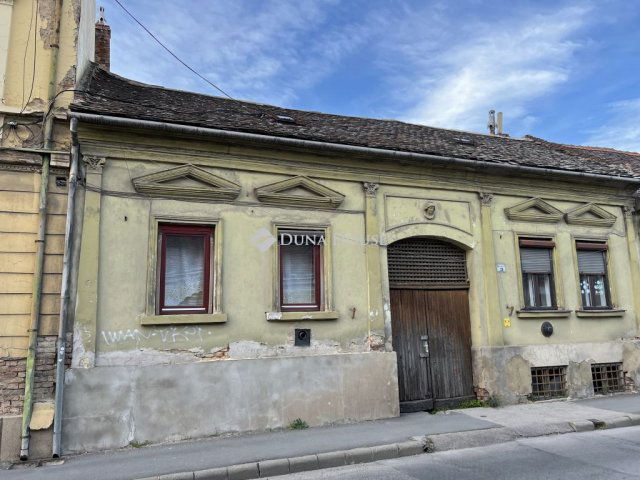 Eladó téglalakás, Pécsett, Hungária utcában 29.9 M Ft