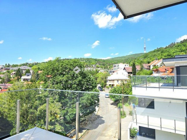 Eladó téglalakás, Pécsett 189.9 M Ft, 4 szobás