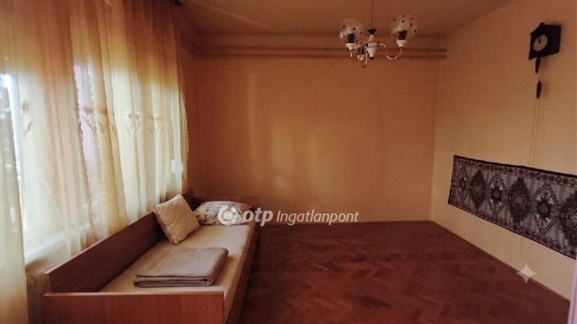 Eladó családi ház, Kisújszálláson 27 M Ft, 2 szobás
