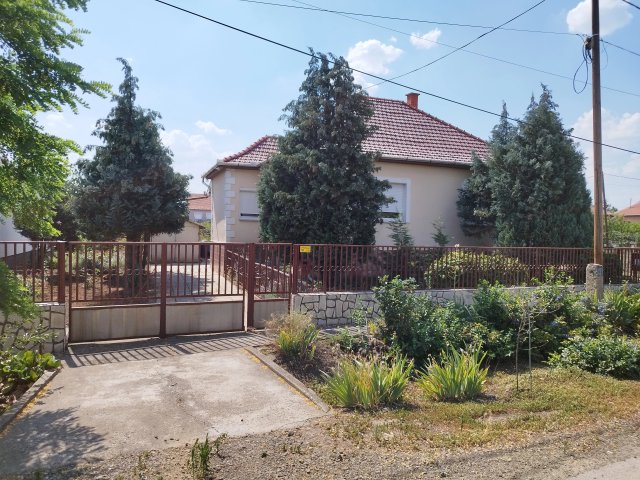 Eladó családi ház, Ecséden 43 M Ft, 3 szobás
