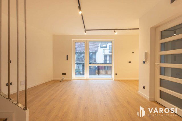 Eladó téglalakás, Szegeden 95.9 M Ft, 4 szobás