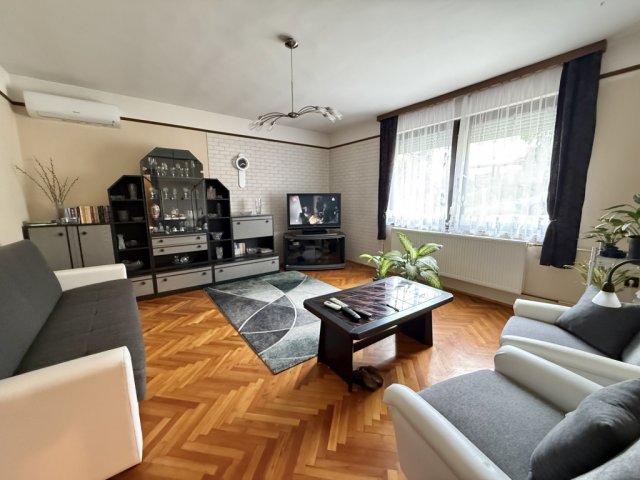 Eladó családi ház, Pécsett 139 M Ft, 6+4 szobás