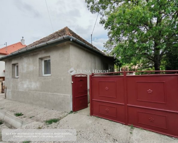 Eladó családi ház, Bajóton 35.7 M Ft, 2 szobás
