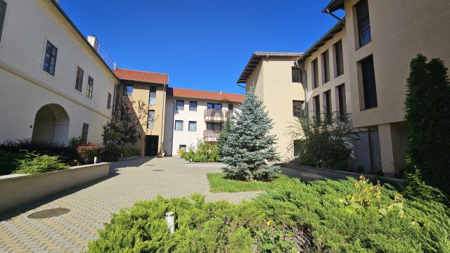 Eladó téglalakás, Tatán 167 M Ft, 4 szobás