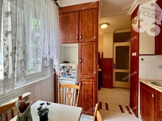 Eladó panellakás, Kecskeméten 49.9 M Ft, 2 szobás