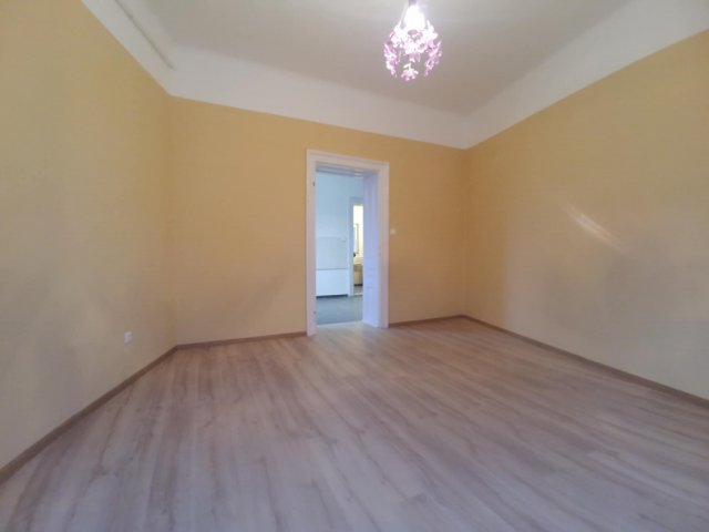 Eladó téglalakás, Szegeden 10.45 M Ft, 1 szobás