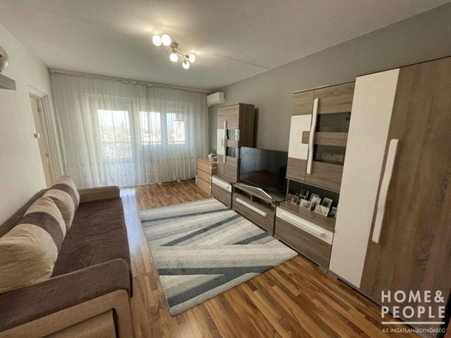 Eladó téglalakás, Szegeden 65.2 M Ft, 3 szobás